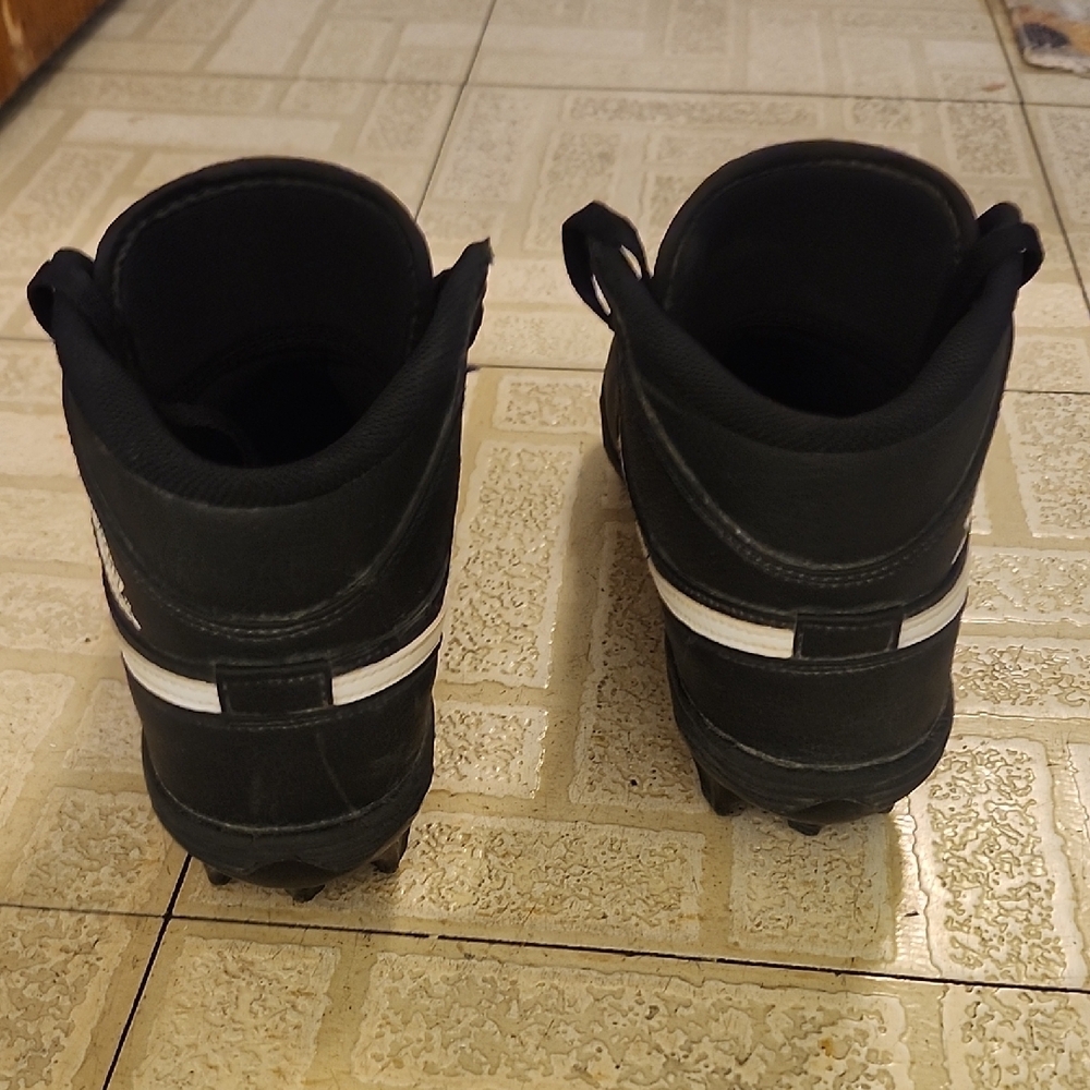 Nike Black and White Athletic Cleats - Picture 5 of 5